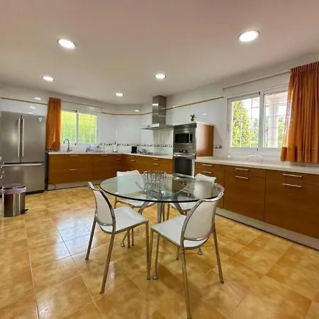 Con Piscina, Jardin Y Aire Acondicionado En La Eliana-l'eliana Villa Valence