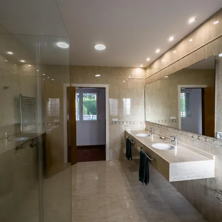 Villa Con Piscina, Jardin Y Aire Acondicionado En La Eliana-l'eliana Valence